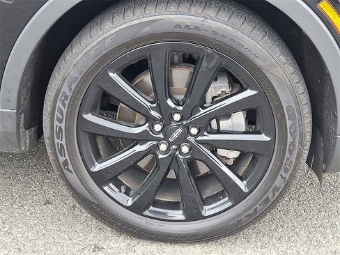 Used 2022 Lincoln Nautilus Reserve w/ Monochromatic Package image 9