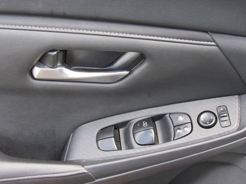 Used 2024 Nissan Sentra SV FWD image 19