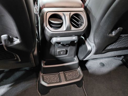 Used 2025 Jeep Wrangler Unlimited Rubicon image 45