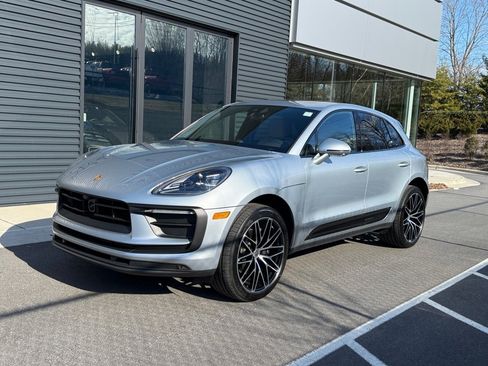 Certified 2025 Porsche Macan Turbo image 1