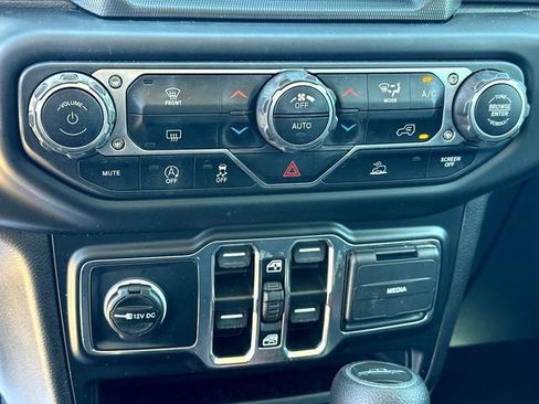 Used 2021 Jeep Gladiator Sport AWD/4WD image 19