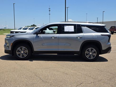 Used 2024 Chevrolet Traverse LT AWD/4WD image 8