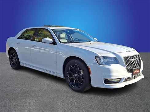 Used 2023 Chrysler 300 Touring L w/ Popular Equipment Group image 3