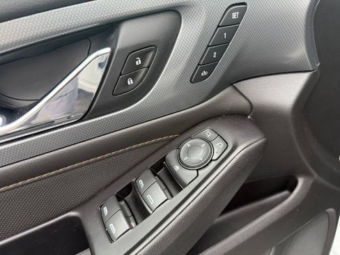 Used 2020 Chevrolet Traverse Premier AWD/4WD image 18