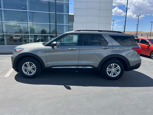 Used 2020 Ford Explorer XLT w/ Equipment Group 202A AWD/4WD image 12