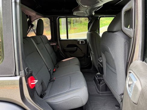 Used 2024 Jeep Wrangler Unlimited Sport image 20