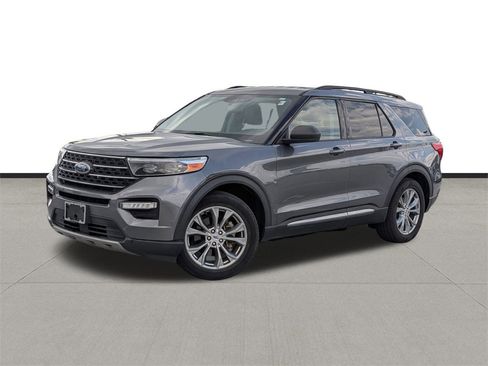 Used 2022 Ford Explorer XLT w/ Equipment Group 202A image 1