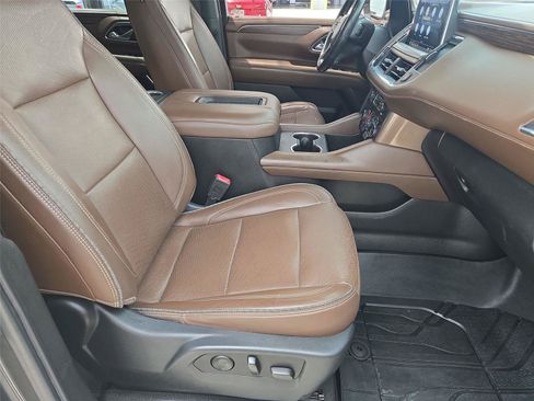 Used 2021 Chevrolet Suburban High Country w/ Premium Package AWD/4WD image 26