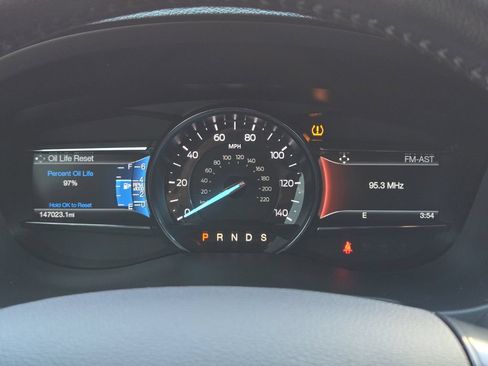 Used 2017 Ford Explorer XLT w/ Equipment Group 202A FWD image 17