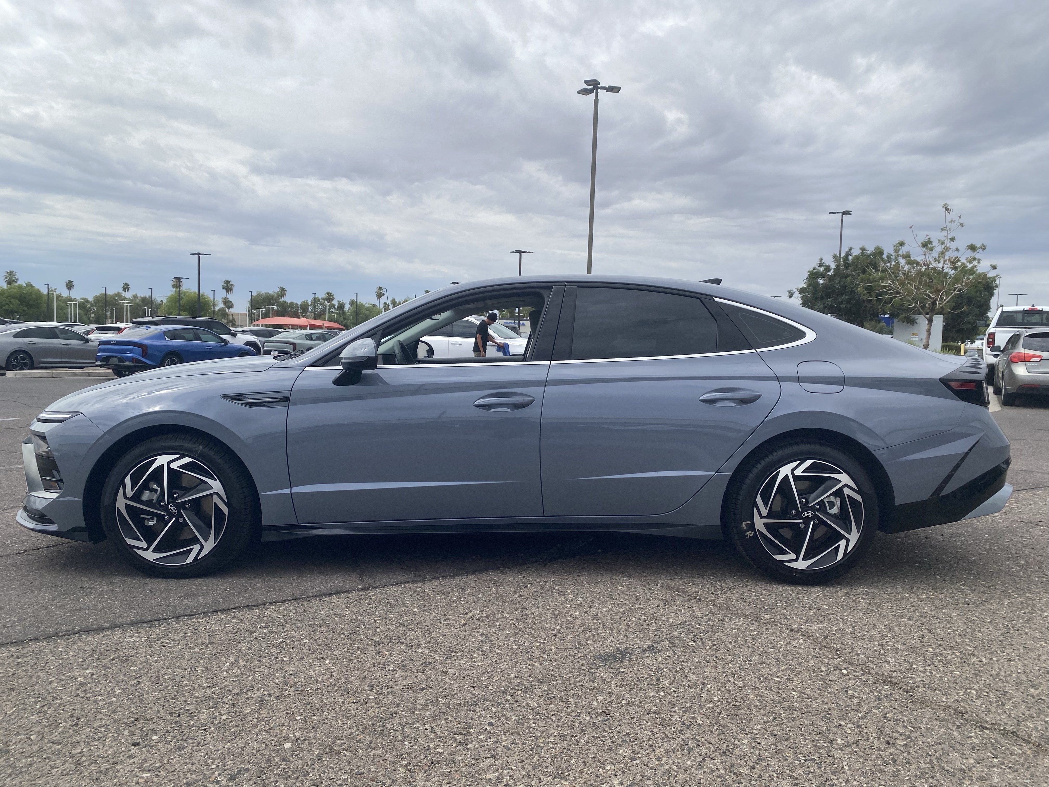 Used 2025 Hyundai Sonata SEL FWD image 3