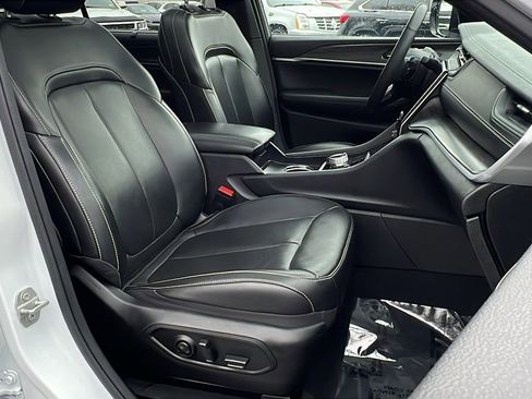 Used 2024 Jeep Grand Cherokee L Limited w/ Luxury Tech Group II image 10