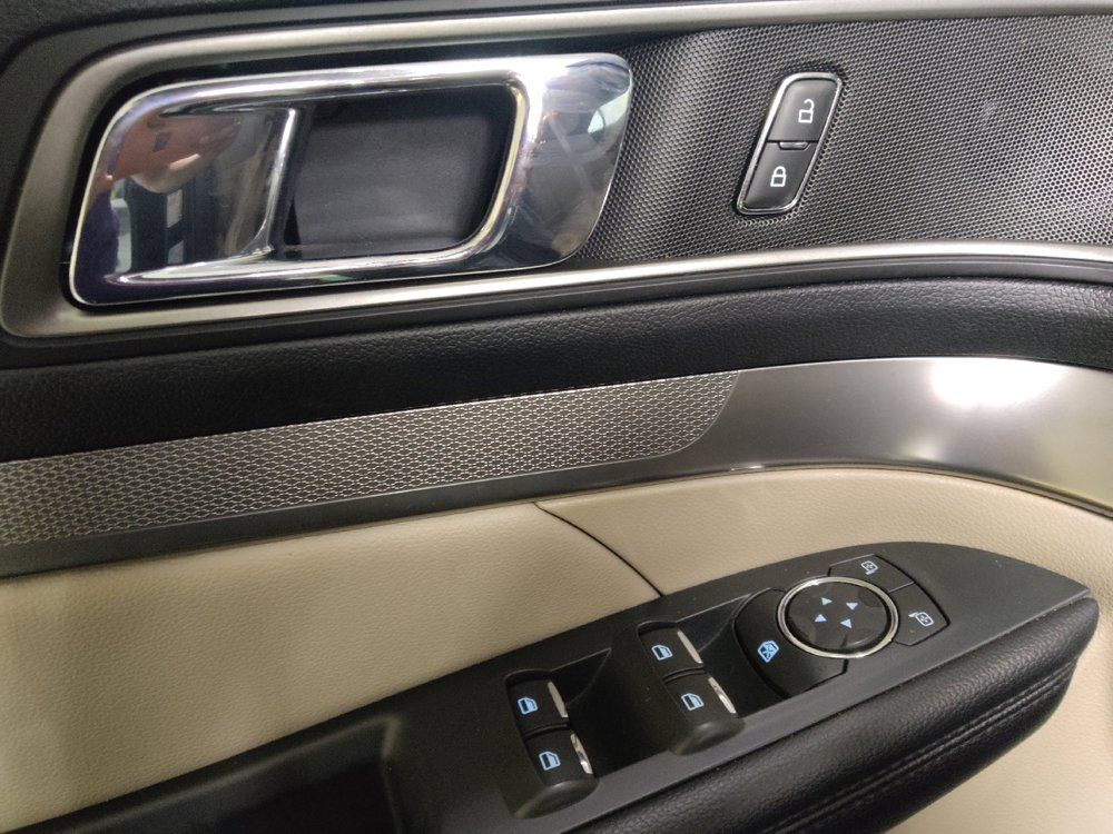 Used 2018 Ford Explorer XLT FWD image 27