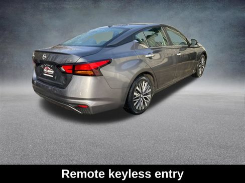 Used 2023 Nissan Altima 2.5 SV FWD image 6