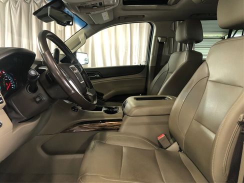 Used 2019 GMC Yukon XL SLT w/ Open Road Package image 9