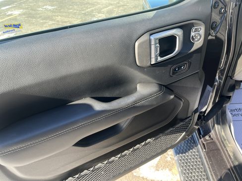 Used 2019 Jeep Wrangler Unlimited Sahara image 10