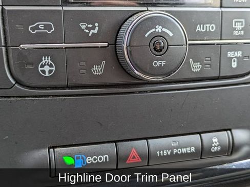 Used 2016 Dodge Grand Caravan SXT FWD image 26