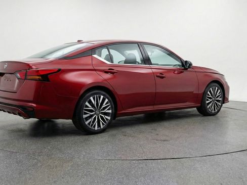 Used 2025 Nissan Altima 2.5 SV image 9