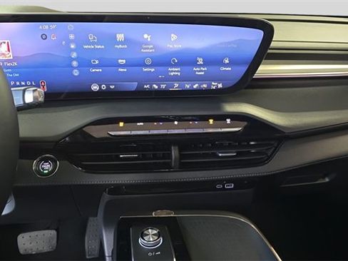 Used 2025 Buick Enclave Avenir image 19