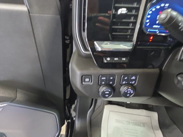 Used 2024 Chevrolet Silverado 1500 High Country w/ High Country Premium Package AWD/4WD image 19
