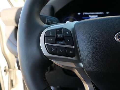 Used 2025 Ford Explorer Active w/ Active Comfort Package image 15