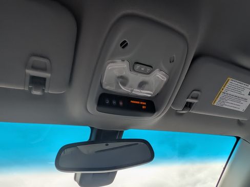 Used 2020 Chevrolet Bolt LT FWD image 28