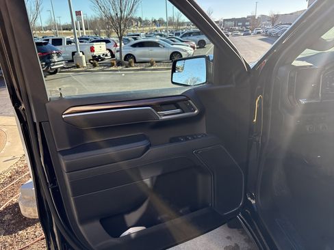 Used 2025 Chevrolet Silverado 1500 LT image 14