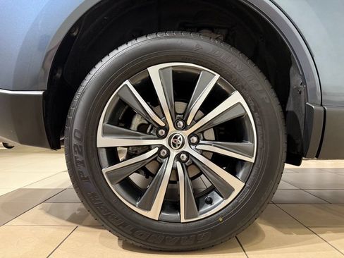 Certified 2023 Toyota Venza LE AWD/4WD image 9