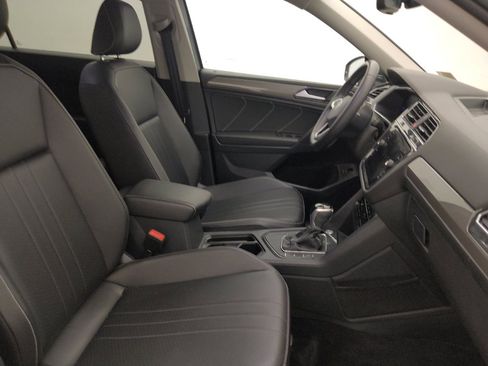 Used 2022 Volkswagen Tiguan SE FWD image 21