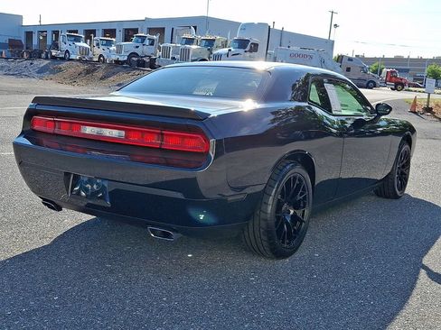 Used 2010 Dodge Challenger R/T RWD image 4