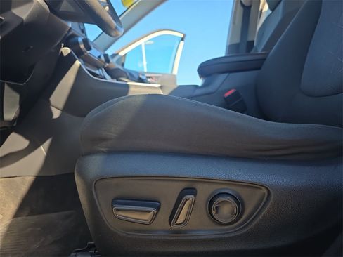 Used 2022 Toyota RAV4 XLE image 28