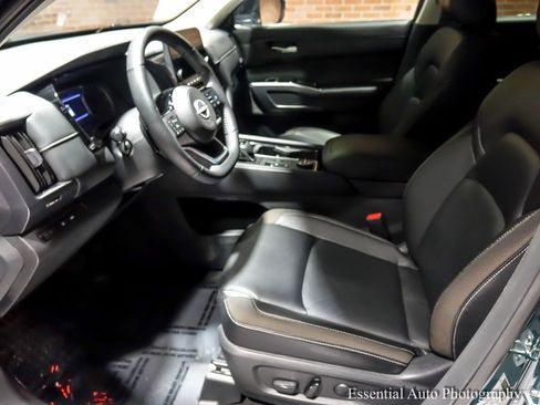 Used 2023 Nissan Pathfinder SL image 13
