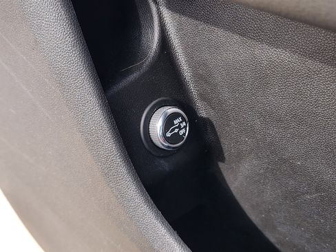 Used 2024 Cadillac XT4 Premium Luxury image 31