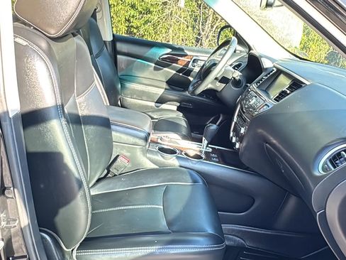 Used 2015 Nissan Pathfinder SL w/ SL Tech Package image 12