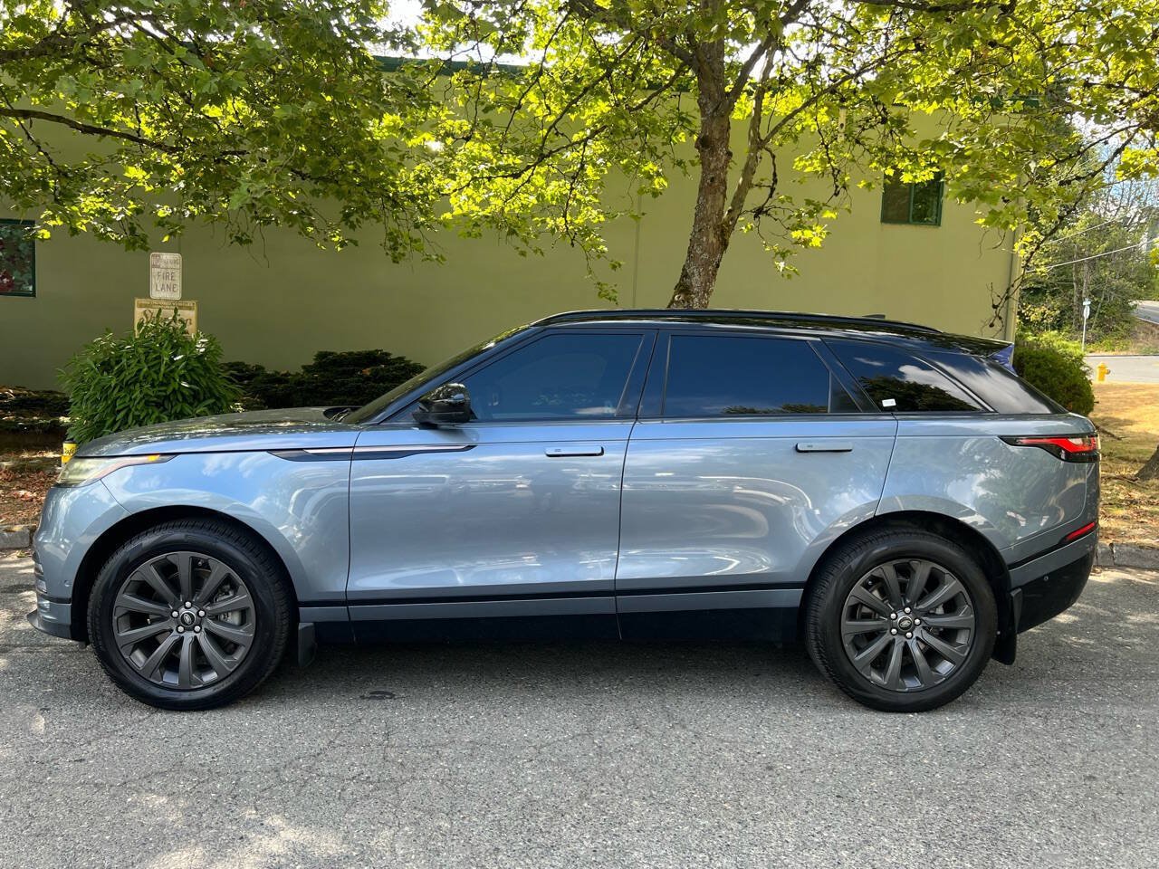 Used 2019 Land Rover Range Rover Velar R-Dynamic SE AWD/4WD image 2
