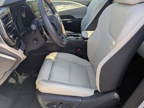 Used 2024 Lexus RX 350 w/ Convenience Package image 17