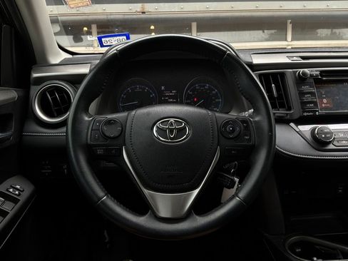 Used 2017 Toyota RAV4 XLE AWD/4WD image 31