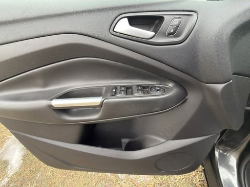 Used 2018 Ford Escape SE image 12