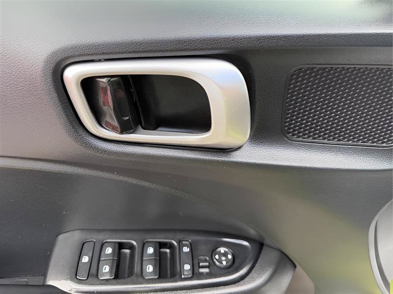 Used 2022 Hyundai Venue SE FWD image 19