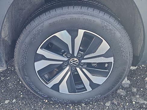 Used 2025 Volkswagen Atlas SE image 28