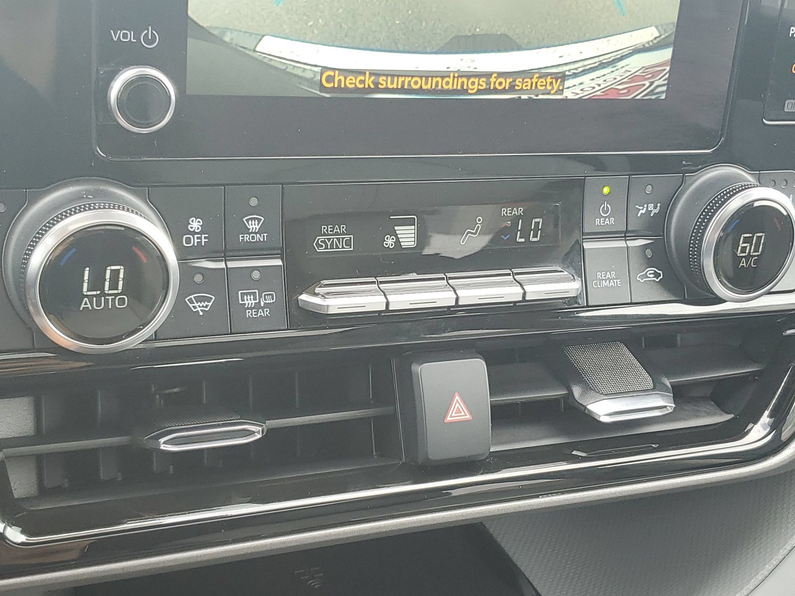 Used 2024 Toyota Highlander XLE AWD/4WD image 28