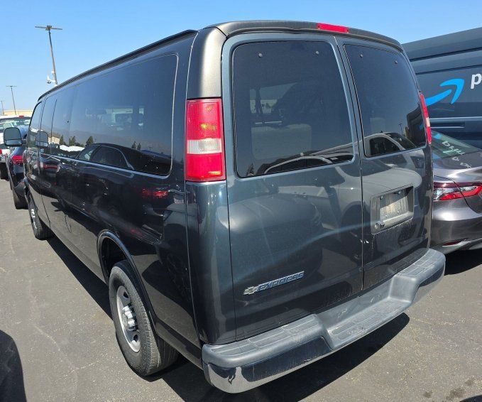 Used 2017 Chevrolet Express 3500 LT w/ LT Preferred Equipment Group RWD image 3