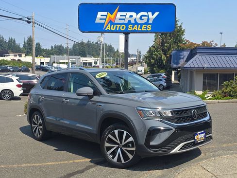 Used 2023 Volkswagen Taos SE w/ Panoramic Sunroof Package AWD/4WD image 1