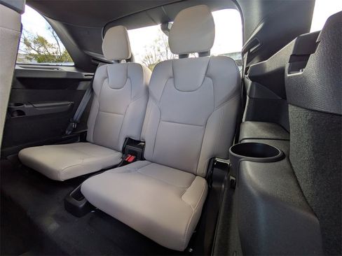 New 2026 Volvo XC90 B5 Core image 18
