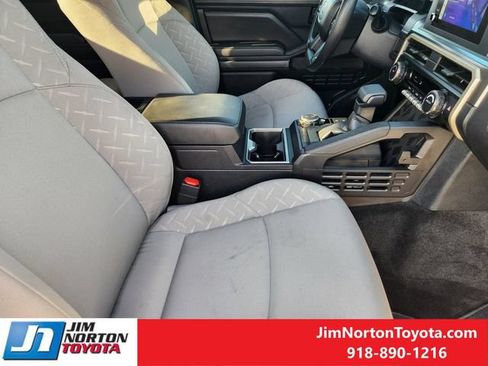 Used 2025 Toyota Tacoma SR5 AWD/4WD image 15
