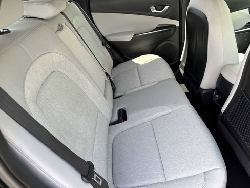 Used 2023 Hyundai Kona SE FWD image 17