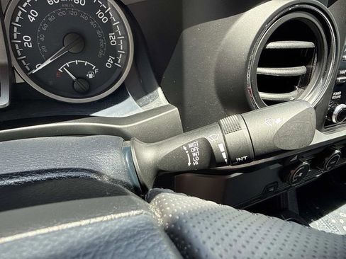 Used 2020 Toyota Tacoma SR5 w/ SR5 Appearance Package (SM) RWD image 35