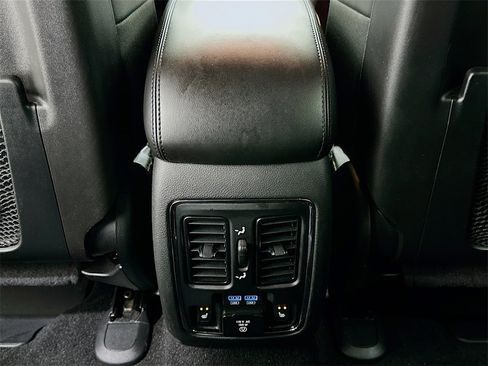 Used 2021 Jeep Grand Cherokee Limited w/ Luxury Group II image 25