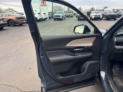 New 2026 Toyota Grand Highlander Limited image 9