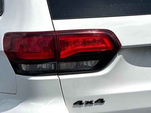 Used 2021 Jeep Grand Cherokee Laredo X AWD/4WD image 11