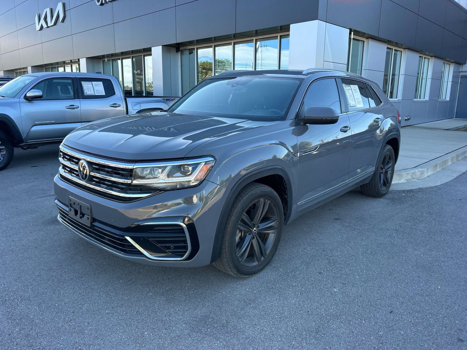 Used 2021 Volkswagen Atlas Cross Sport SE w/ Panoramic Sunroof Package FWD image 7